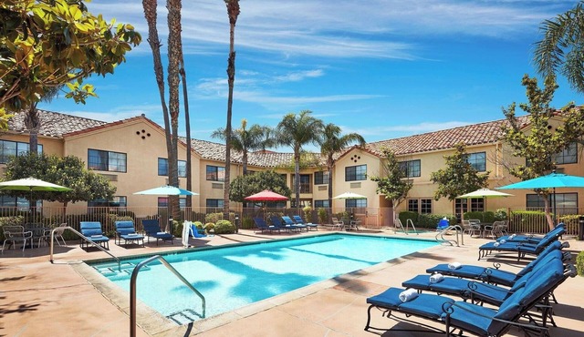 Premium Corner Room with 2 Queens | 4.5 Miles to Towsley Canyon Nature Trails