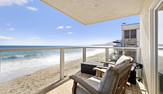 Premium High Tech Malibu Road Beach House 5 Stars