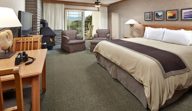Premium King with Fireplace | Cavalier Oceanfront Resort | San Simeon Sights