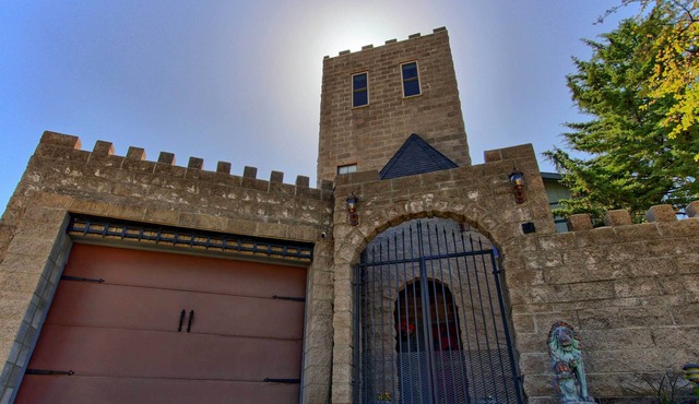 Prescott Hilltop Castle w/ Breathtaking Views