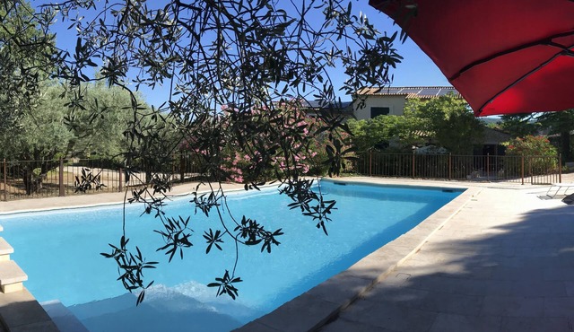 Pretty Mas provençal, private pool, Airco, 5bed (10p), 3bath, Boulodrome, Hammock.