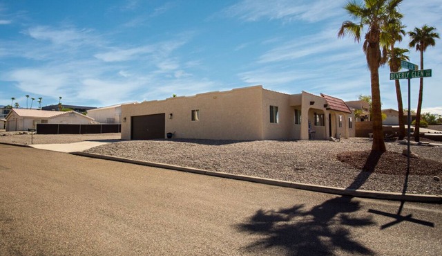 Prinstine 4BR Havasu Home — Tons of Boat Parking & Dual AC