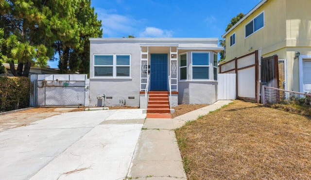 Private 3 Units| 5 Beds | Close to Beach & Bars
