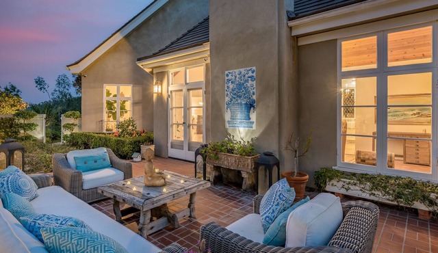 Private French Cottage RSF close to walking trails, golf and 15 min to Beaches
