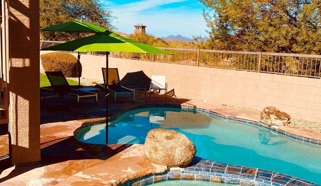 Private Heated Pool/Hot Tub with amazing views and great golfing in Las Sendas!