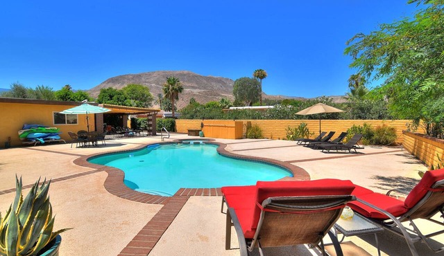 Private Pool and Spa on a Resort- like Spacious Lot!