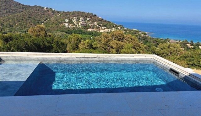 PRIVATE POOL VILLA - 2 BEDROOMS - WALKING DISTANCE TO BEACH (800 M)