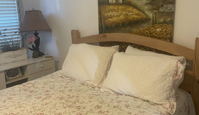 Private room for 1-2 people , central to all of San Diego
