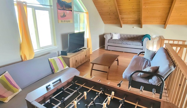 Private Yosemite Lakeview Retreat: Perfect for Groups & Families
