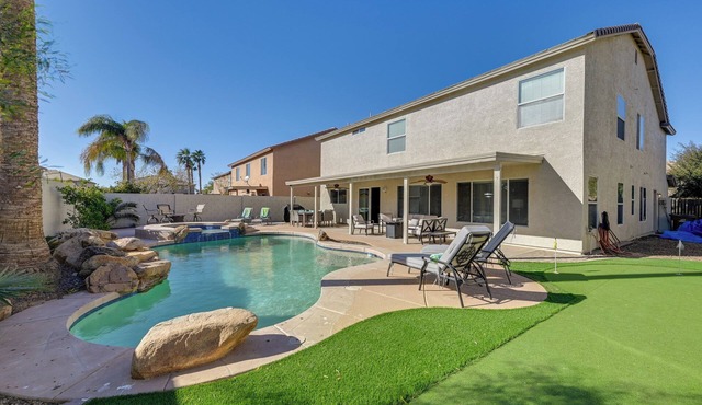 Putting Green, Pool & Spa: Home in Queen Creek!