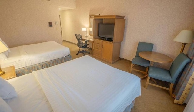 Quick Fresno Stay – 3 Affordable Units w/Airport Shuttle & Nearby Dining