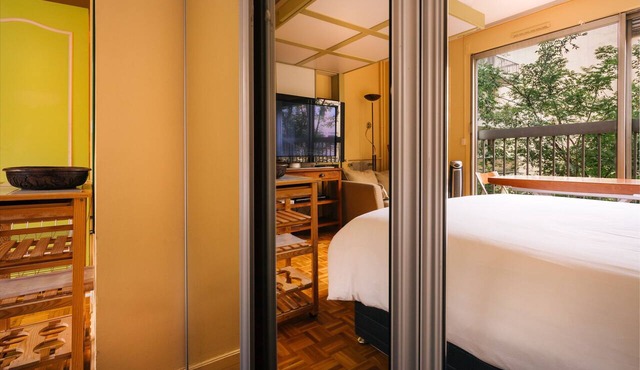 quiet and comfortable studio steps away from le marais