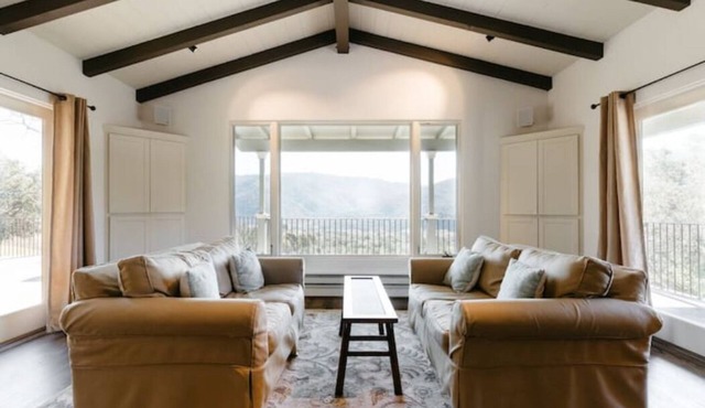 Quiet & Private Guest House with Gorgeous Valley Views