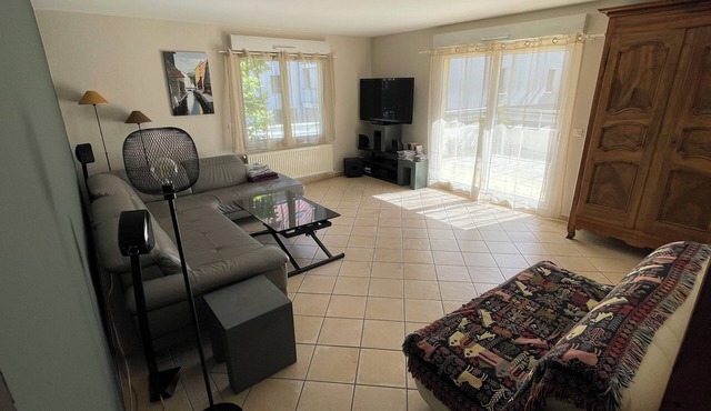 Rated 4*, 2 Bedrooms, Parking & Terrace 35m2, Old town entrance