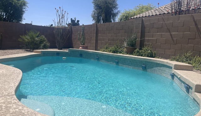 Recent Reno fall 2024~ Big Bungalow with heated Pool! Steps to San Tan Highlands
