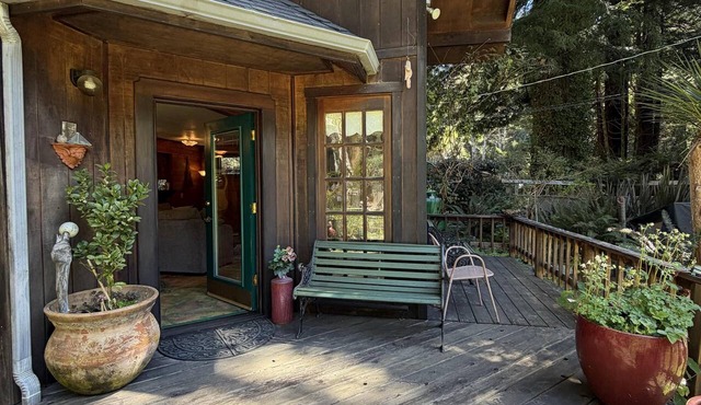 🌲Redwood Garden Sanctuary- Nestled in Gardens, Forest and Minutes from the Sea.