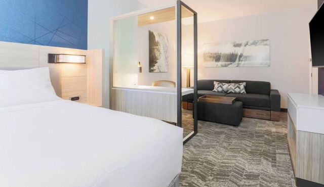 Relax in Spacious Suite w/Modern Touches + Prime Location Near Truckee Trails