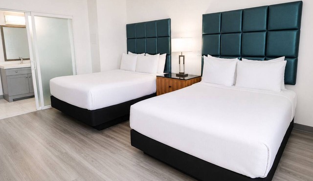 Relax in Stylish Room Steps from Downtown, Balboa Park and Cruise Terminal