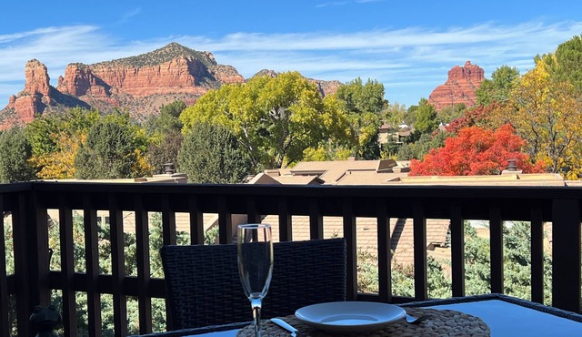 Remodeled Sedona Townhome on Golf Course – Stunning Red Rock Views !