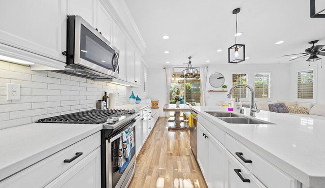 Resort like quiet 4 bedroom home in SoCal, pet friendly, walking to pool/parks