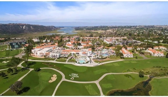 Resort Living Inside the Grounds! Short Walk to Spa, PFC Fitness and Plaza!