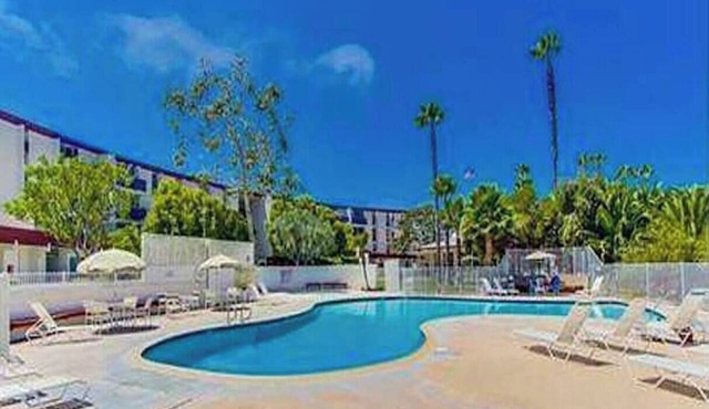 🌴ResortSetting w/Pool close to beach/downtown 🌴