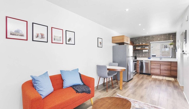 Retro Studio in the Heart of DTPH - Very Walkable