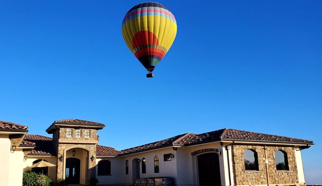 Romantic 1 Bedroom Villa Overlooking the Vineyards with INCREDIBLE VIEWS!