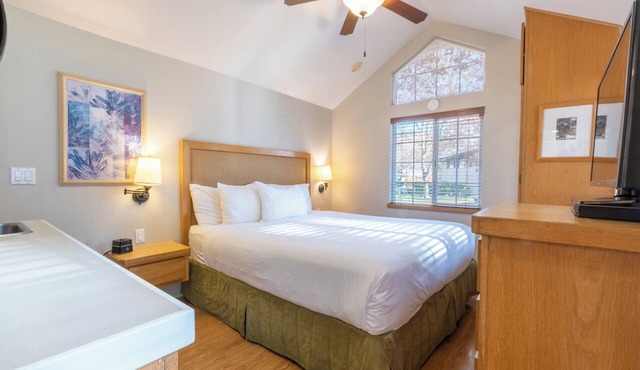 Romantic Napa Valley Getaway | Napa Valley Wine Train – 0.8 miles | Free Parking