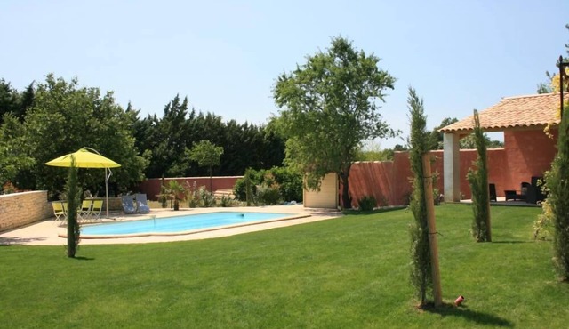 Roussillon:Large Provencal villa in a quiet location-Private pool