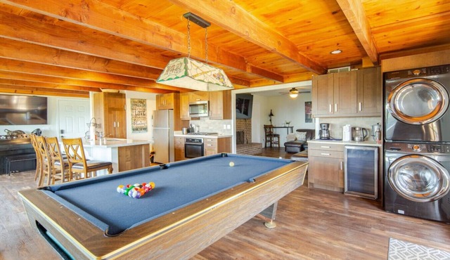 San Diego Retreat ·Jacuzzi + Billiards +Sleeps 12!