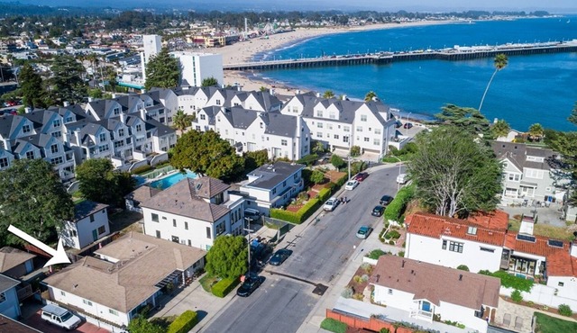 Santa Cruz Beach House - Steps to Beach, Wharf, Boardwalk, Cowells, Lighthouse