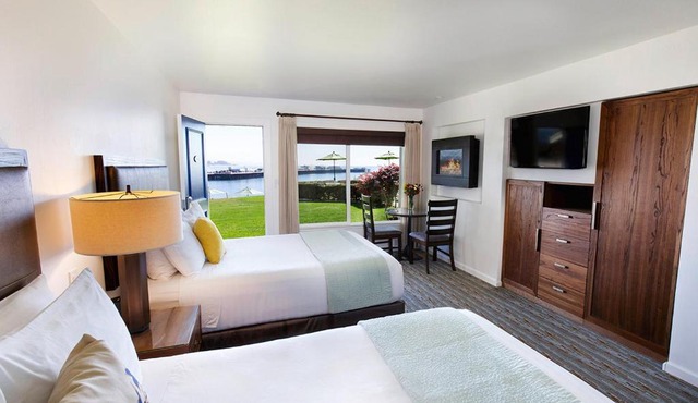 Sea & Sand Inn