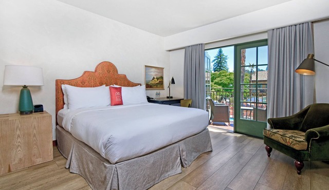Serene Unit with Free Parking & Pool, Pets Friendly Near Silicon Valley