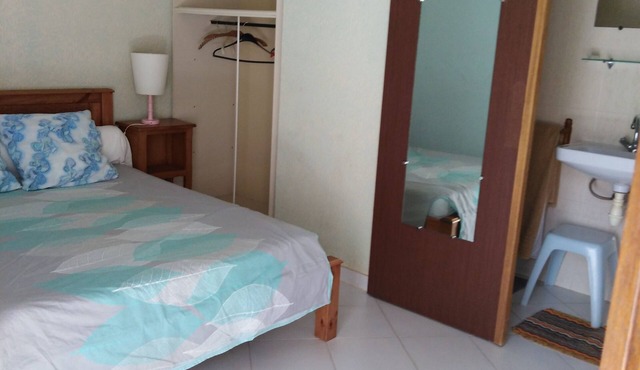 Single room 2 person motel 2