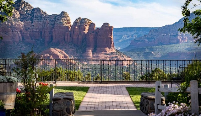 Sky Ranch Lodge