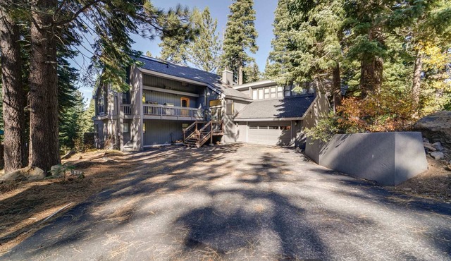 Skylight Mountain Home - Family & Dog Friendly, Hot Tub, Backyard Sledding