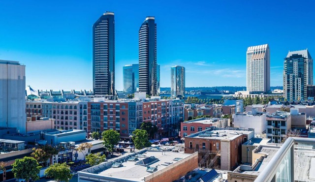 Skyline Escape in the Heart of Downtown