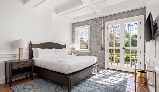 Sonoma Stonehouse, King room w/Private Patio