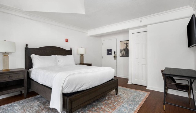 Sonoma Stonehouse Luxury Room in Boutique Hotel