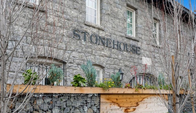 Sonoma Stonehouse Retreat Chic King Room
