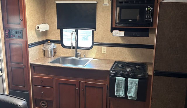 Soothing 1-bedroom recreational vehicle with AC in San Jose
