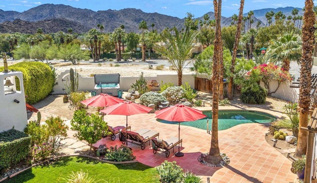 South Palm Desert, Gorgeous Yard, Pool, Built-in BBQ