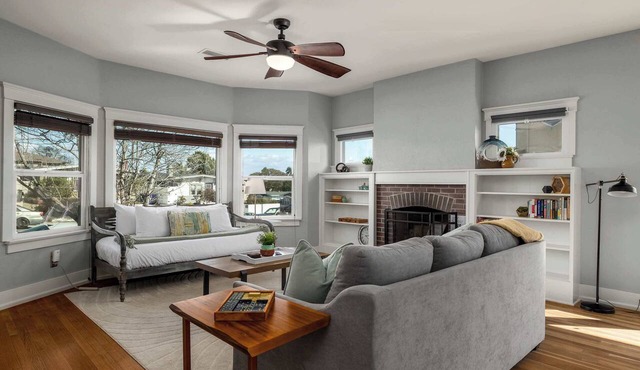 South Park Charmer | Close to Zoo | Backyard Oasis
