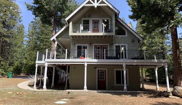 Spacious 3BR + Loft Country Club Lakehouse