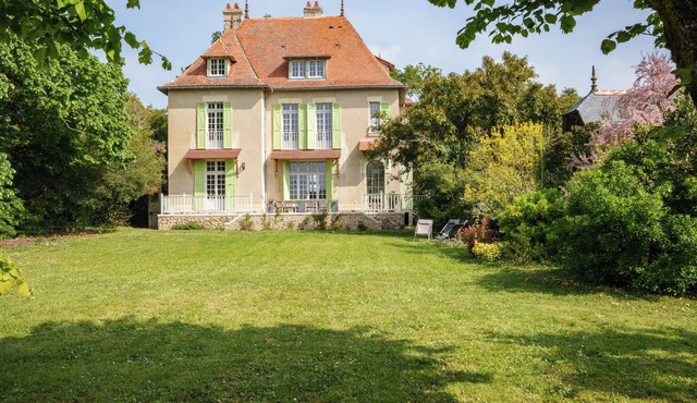 Spacious 4-Bedroom House for 10 Guests in Bourgueil, near Vineyards