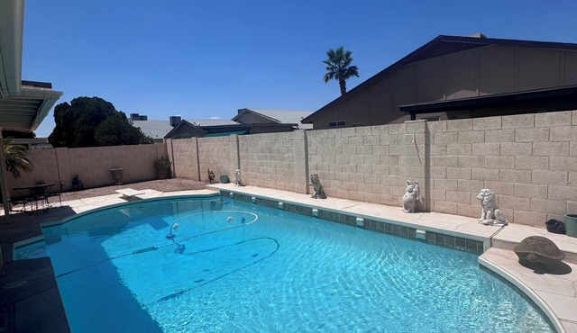Spacious 4-bedroom house with AC in serene Glendale