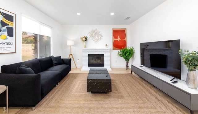 Spacious 4-bedroom house in nice Ontario with Large Yard