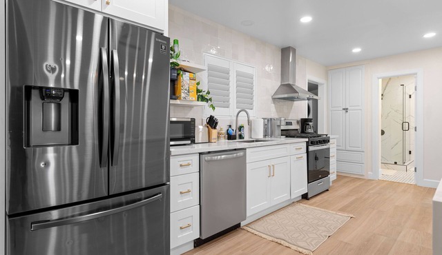 Spacious 4-bedroom house near Disneyland and SoCal Gems