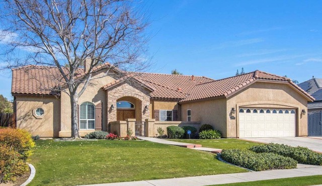 Spacious 4BR 3BA Home KING Suite Pool Sleeps 8